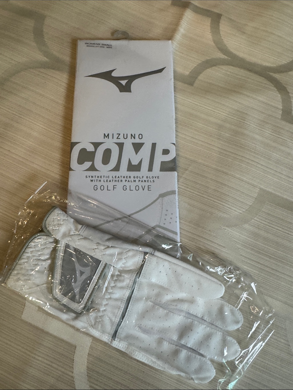 Mizuno White Golf Glove With Gray Logo Trim